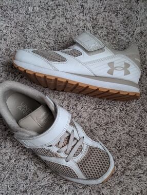 Under Armour Kids White and Tan Low-Top Sneakers